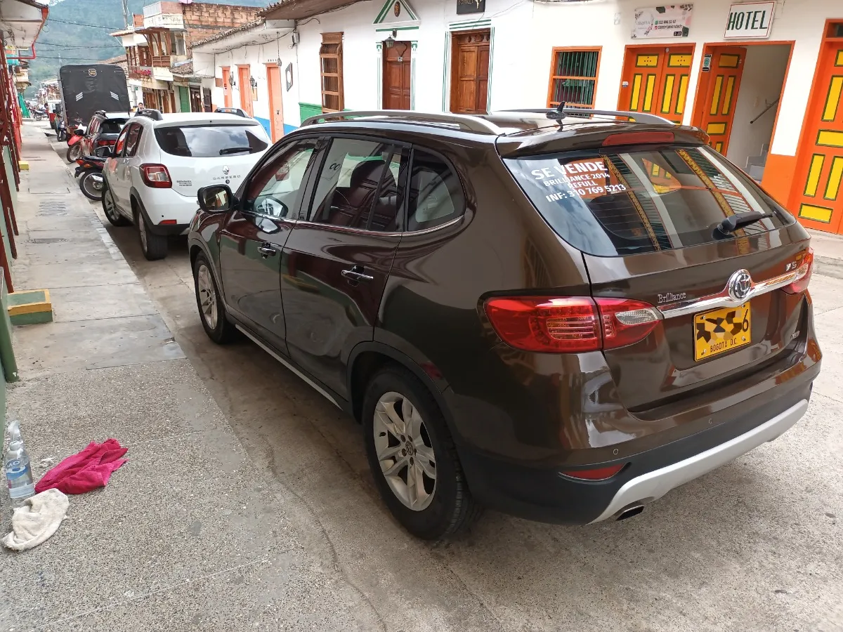 Brilliance V5 2014 Marrón Jardín