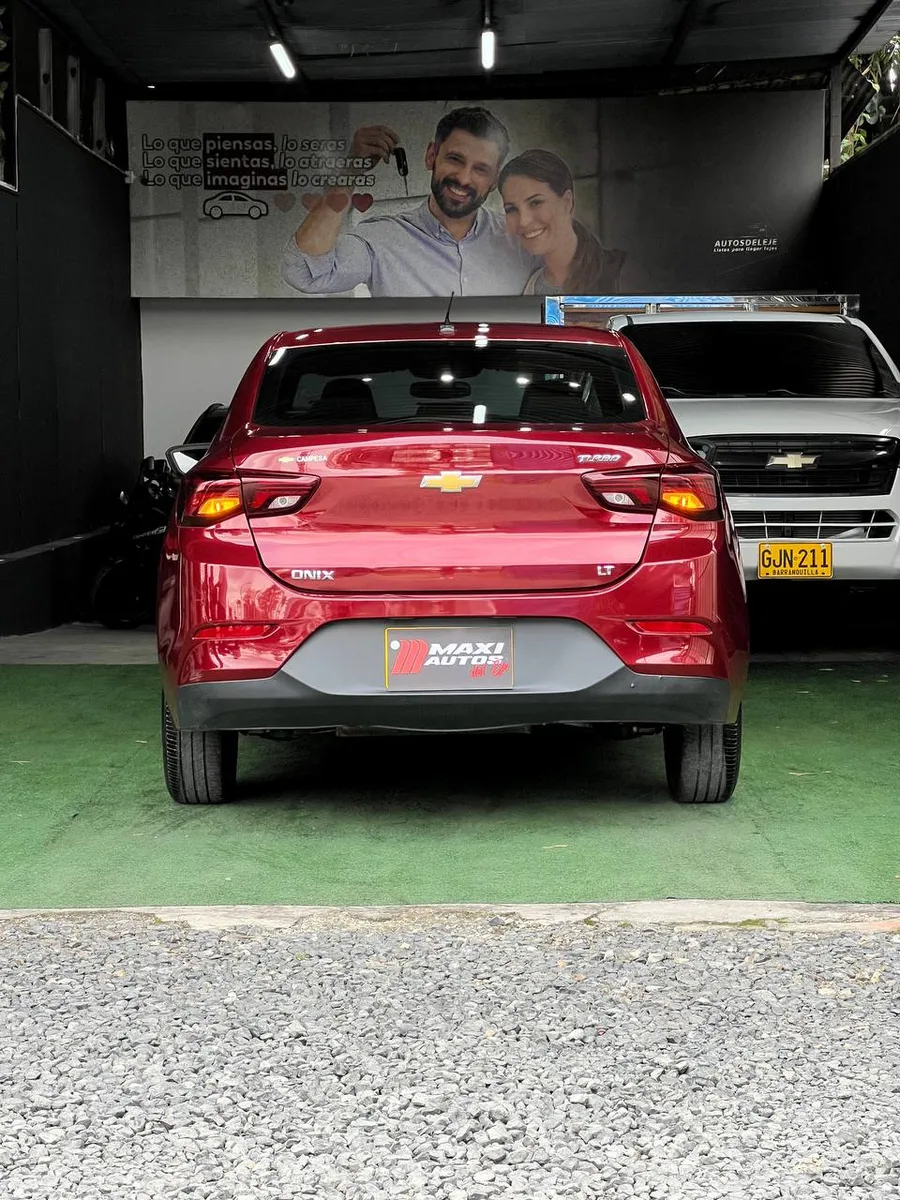 Chevrolet Onix LT 2023 Rojo Dosquebradas