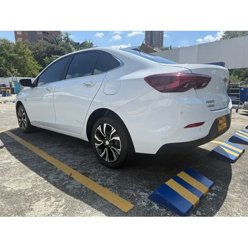 Chevrolet Onix 1.0T Premier Sedan At