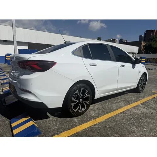 Chevrolet Onix 1.0T Premier Sedan At