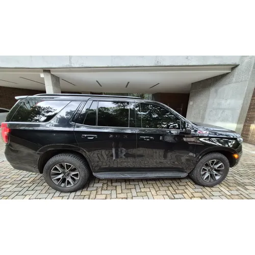 Chevrolet Tahoe Z71 2023 Negra. Llantas Nuevas