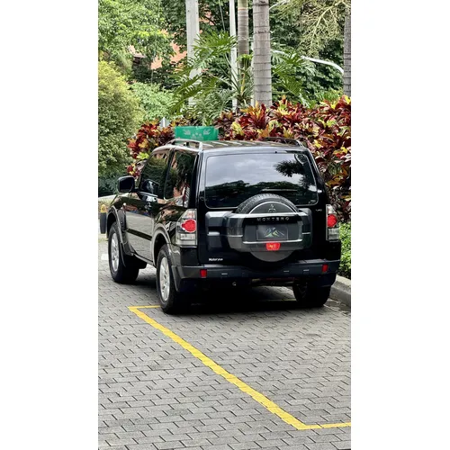 Mitsubishi Montero 3.5 Hard Top