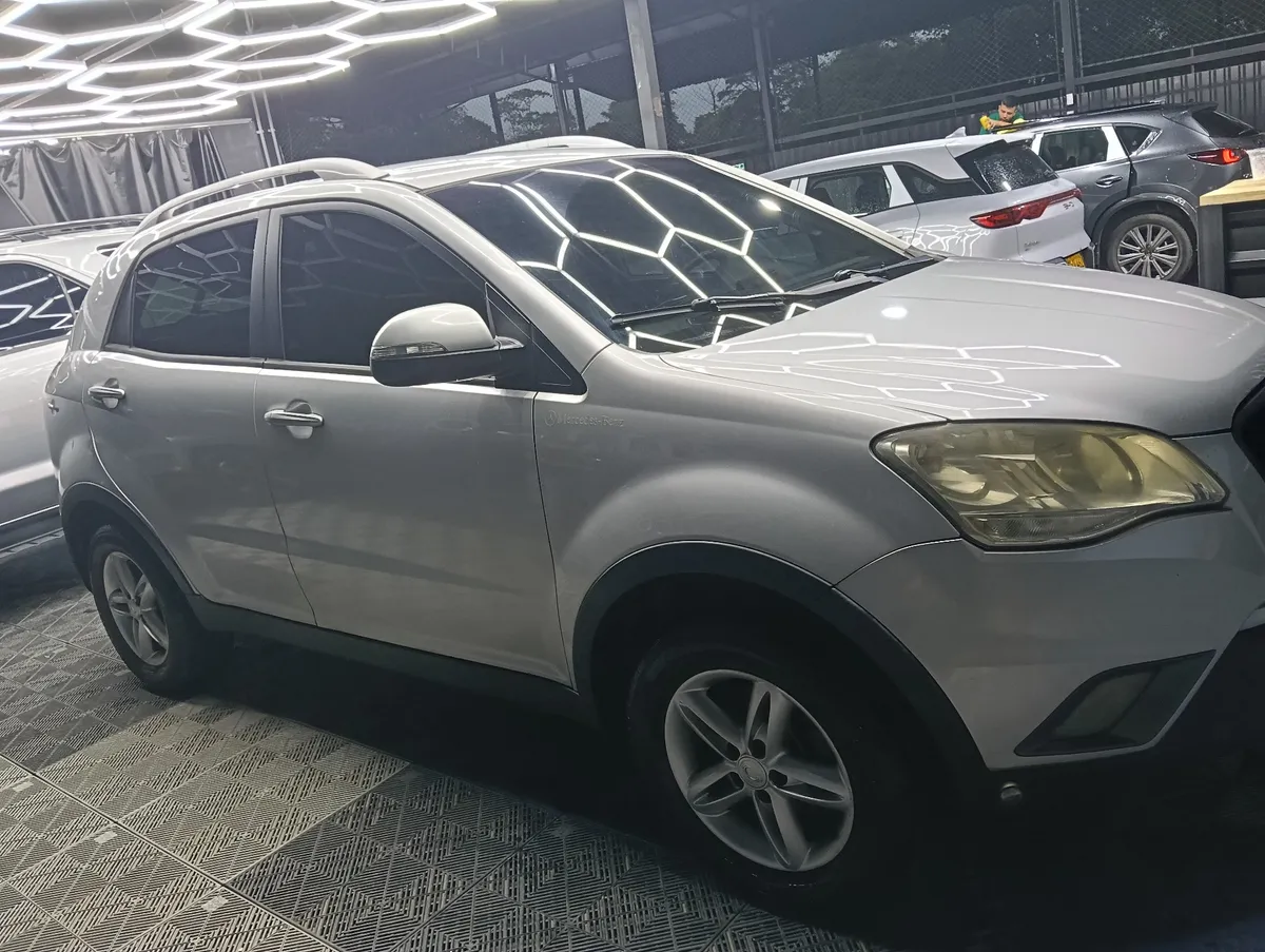 SsangYong Korando 2012 Gris Acacías