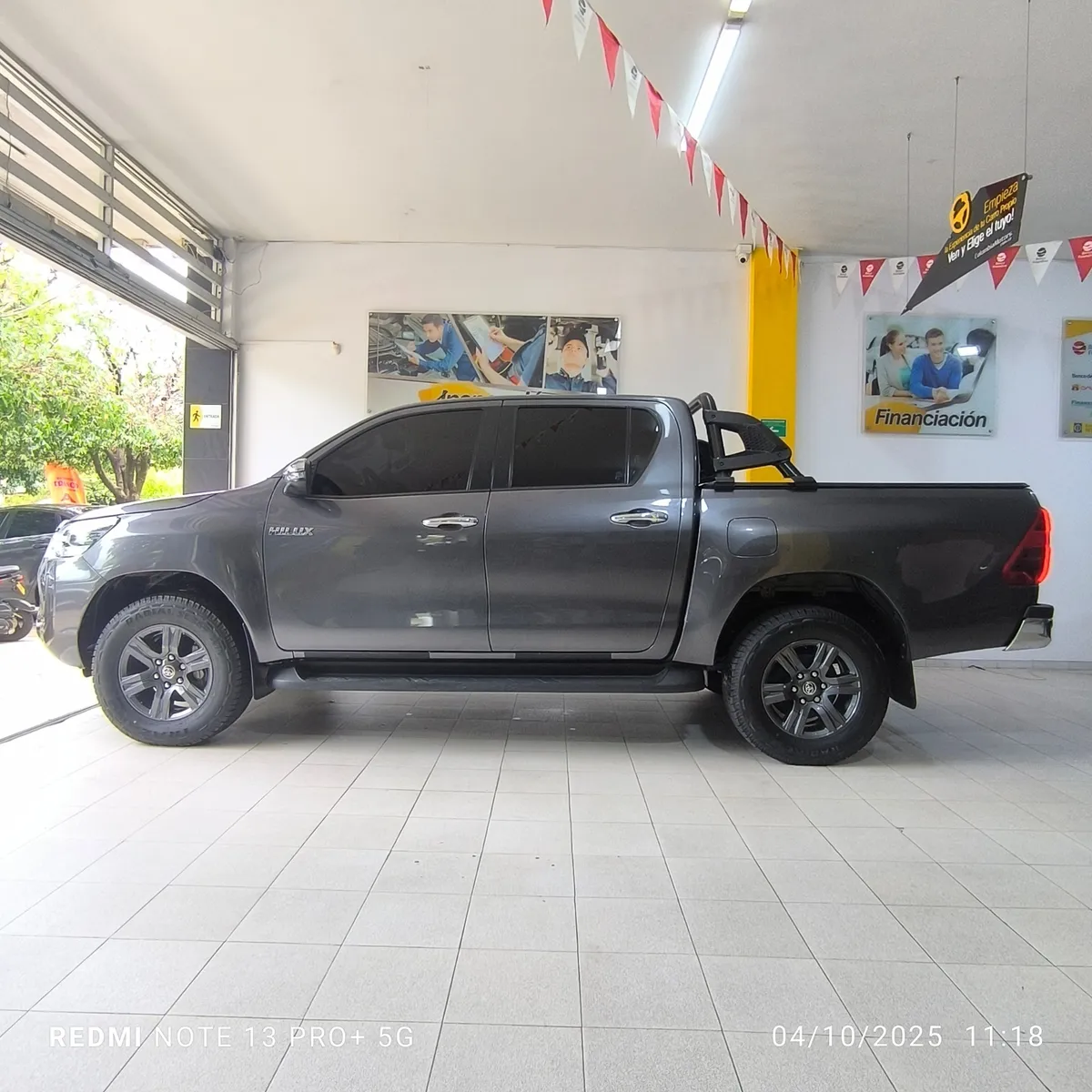 Toyota Hilux 2023 Gris Yopal