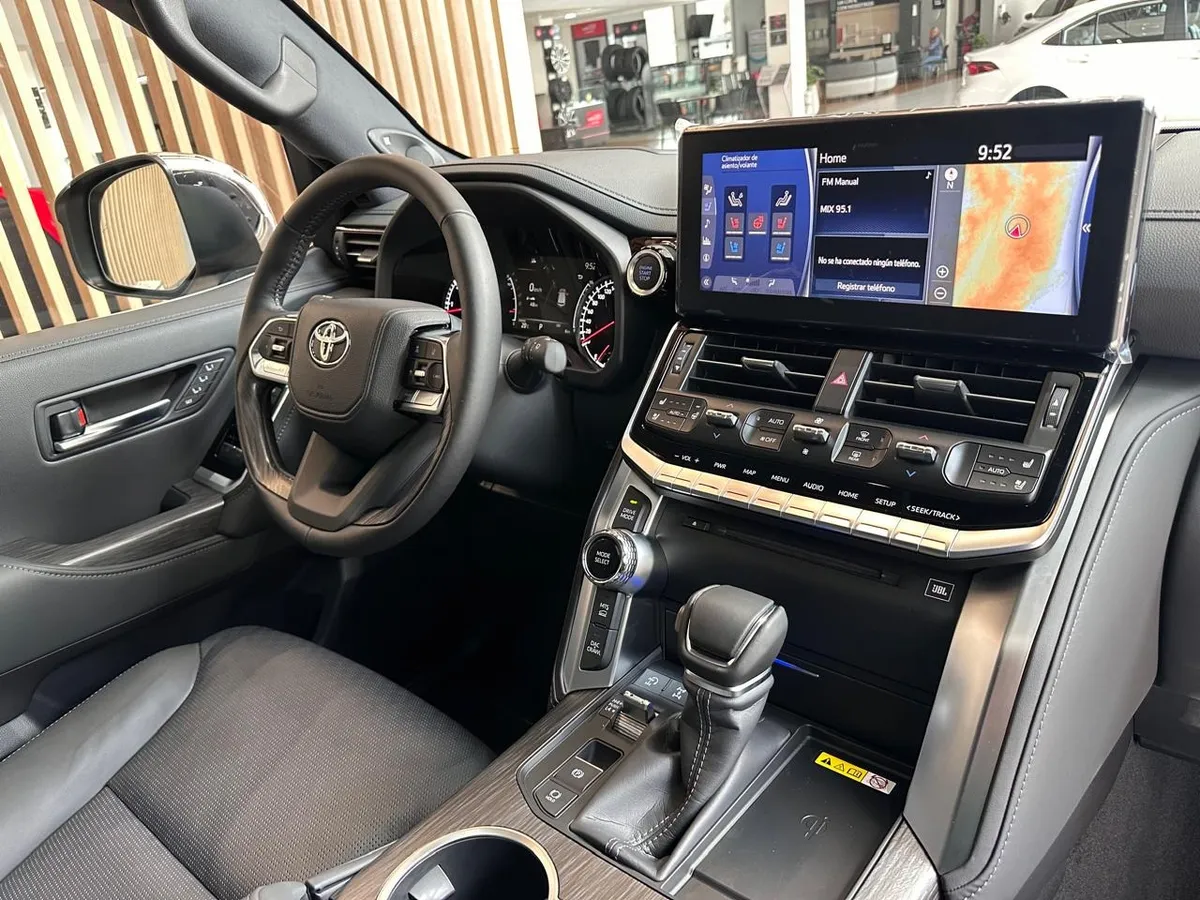 Toyota Land Cruiser 300 2025 Blanco Manizales