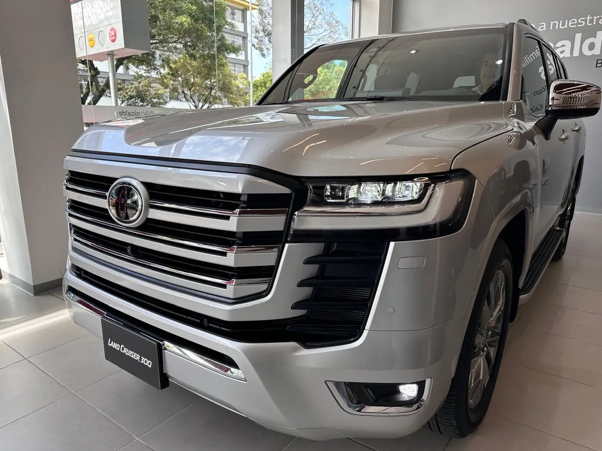 Toyota Land Cruiser 300 2025 Blanco Manizales